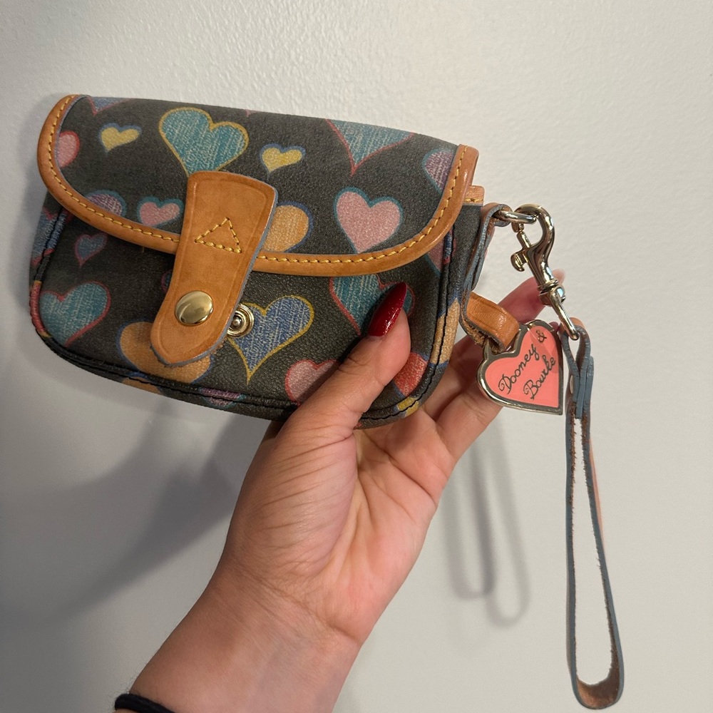 Dooney & Bourke • Doodle Heart Wristlet